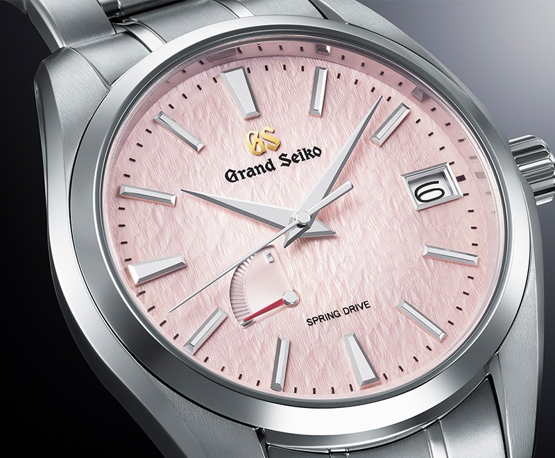 穂高連峰の朝焼けを映す雪原のような、美しいダイヤル