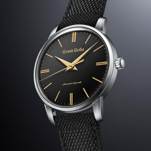 ＜グランドセイコー＞よりセイコー腕時計110周年を記念し、 特別な黒漆で初代モデルを表現した限定品が登場