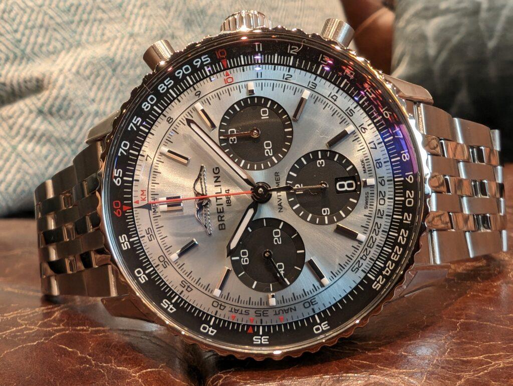 ナビタイマー43　鮮烈アイスブルー