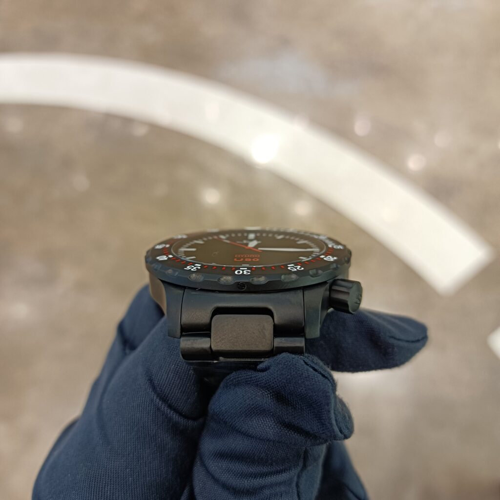 普通こんな角度からは見えませんて。