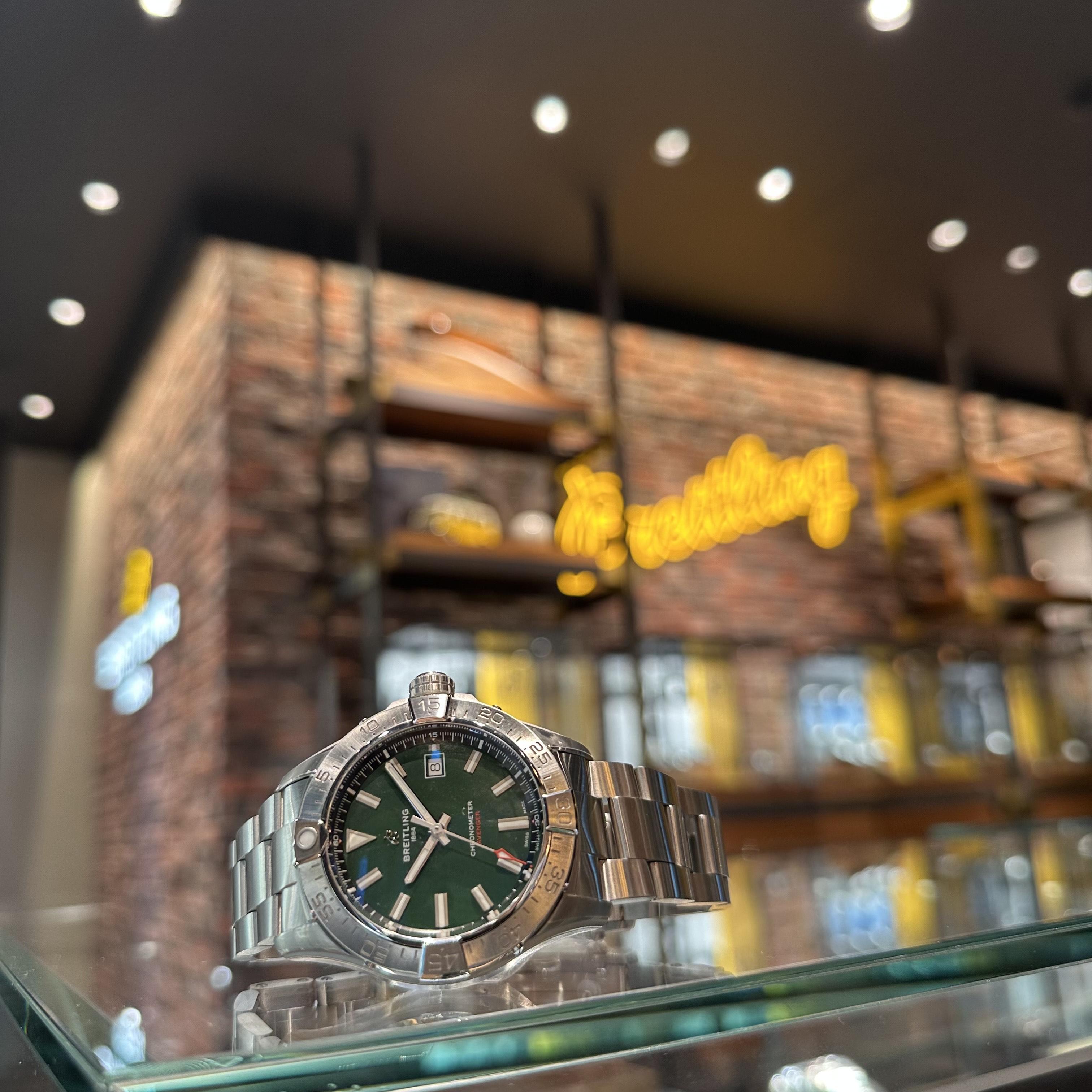 グリーン文字盤のブライトリング