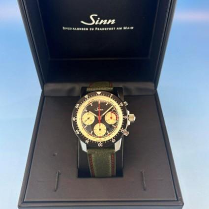 空に憧れるロマンチストへ。Sinn 103.St.Ty.Hdは、空の歴史を腕に刻むタイムピース。