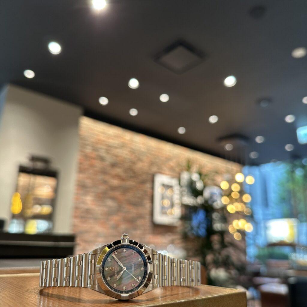 本物の輝きと革新が融合した、女性のためのタイムピース A72310101B1A1