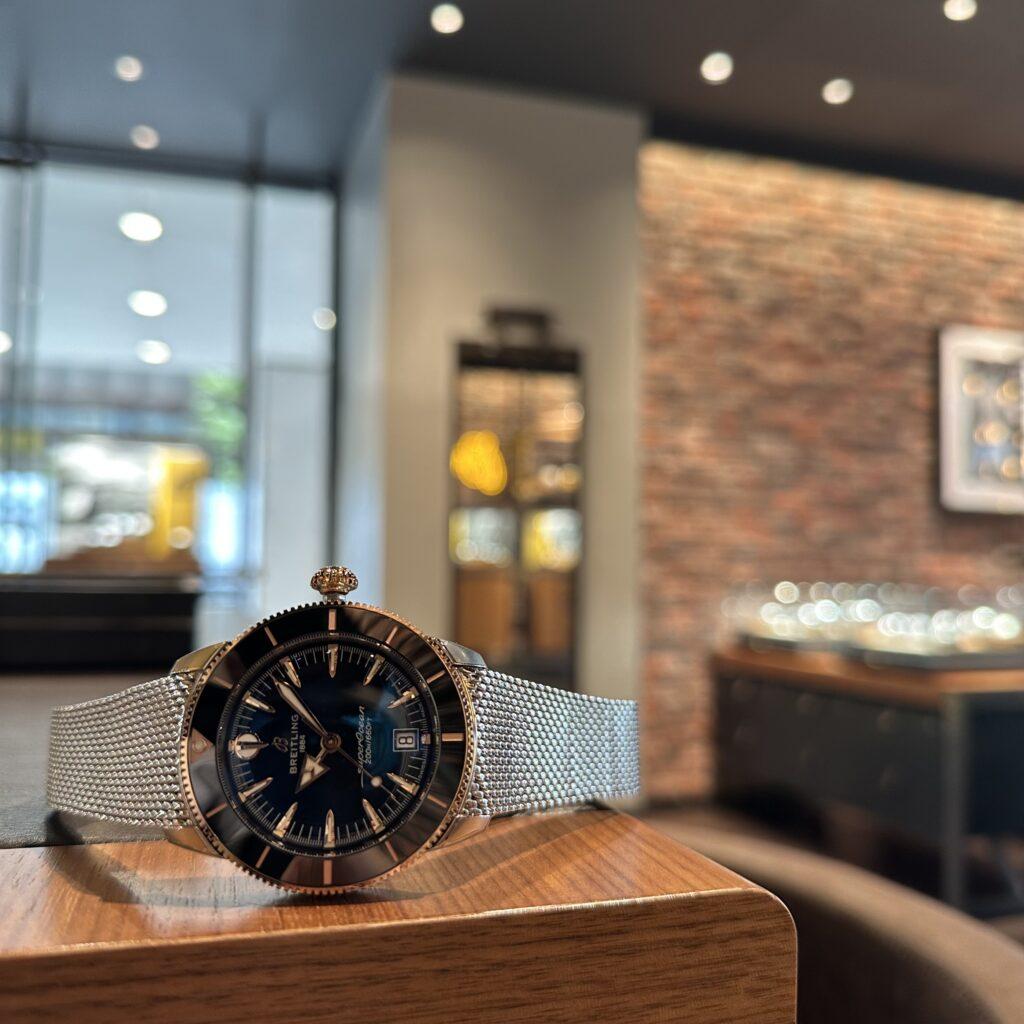 ステンレスとレッドゴールドの優美な融合