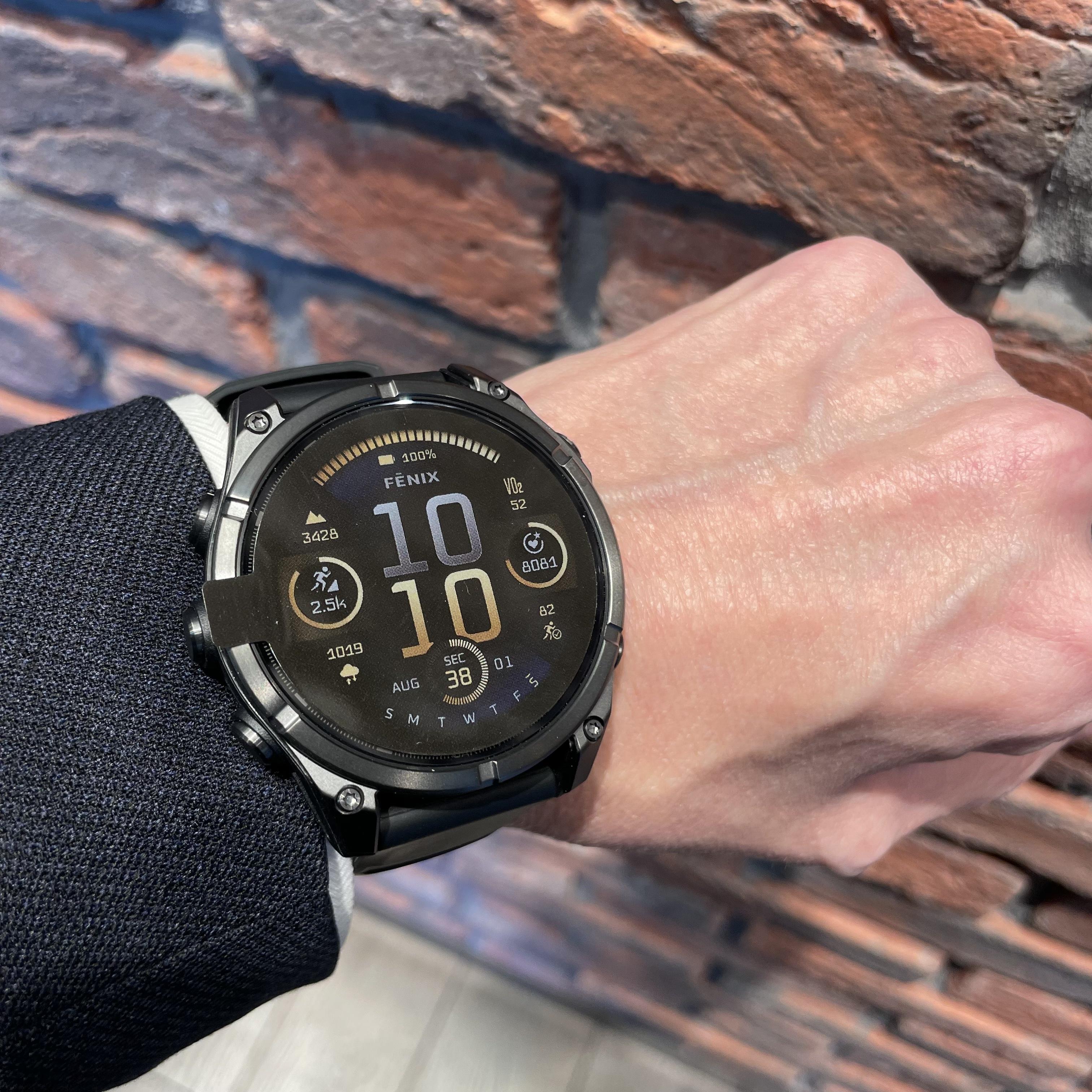 スーツにガーミン