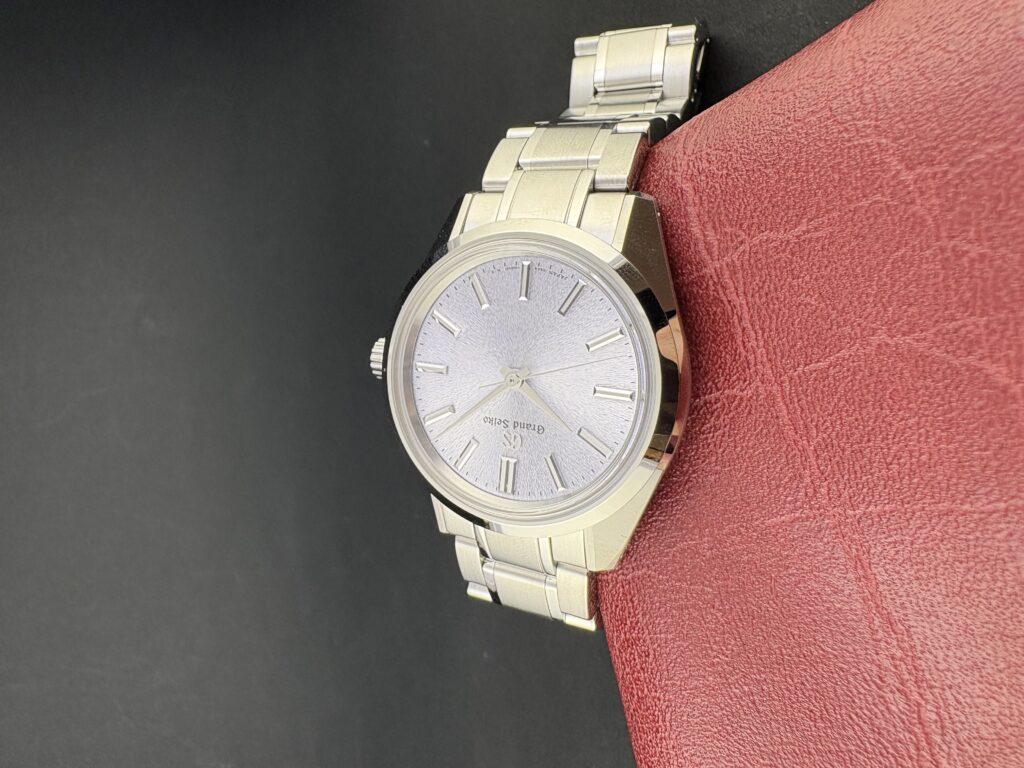 グランドセイコー SBGW323 紫色文字盤のクローズアップ