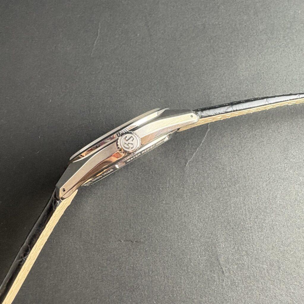 グランドセイコー SBGY011 薄型ケースの側面シルエット