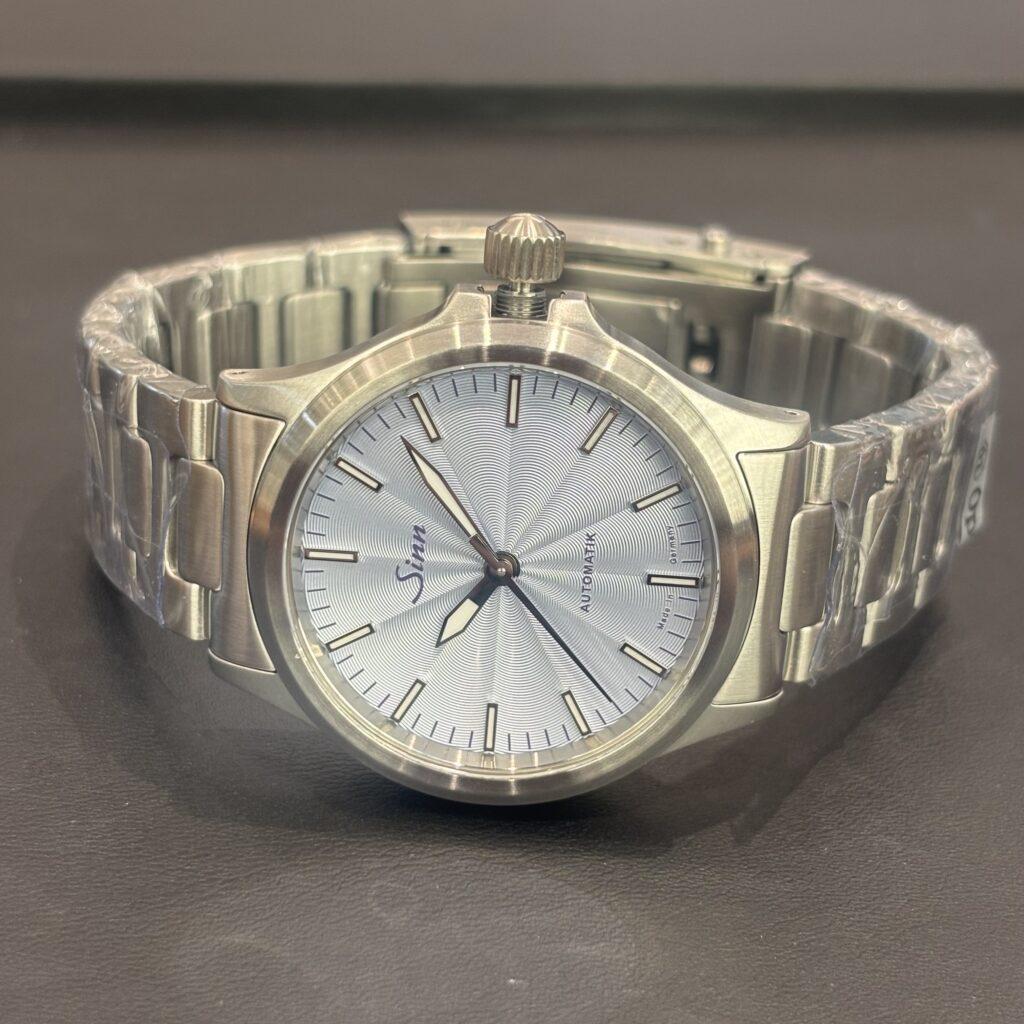 Sinn 556 Ice Blue【世界限定300本】氷の魔法とギョーシェ装飾の魅力