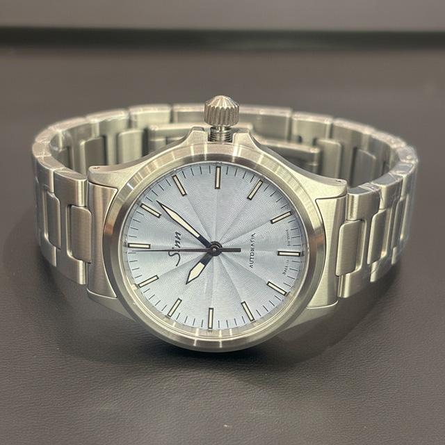 ジン556 Ice Blue世界限定300本モデル_正面