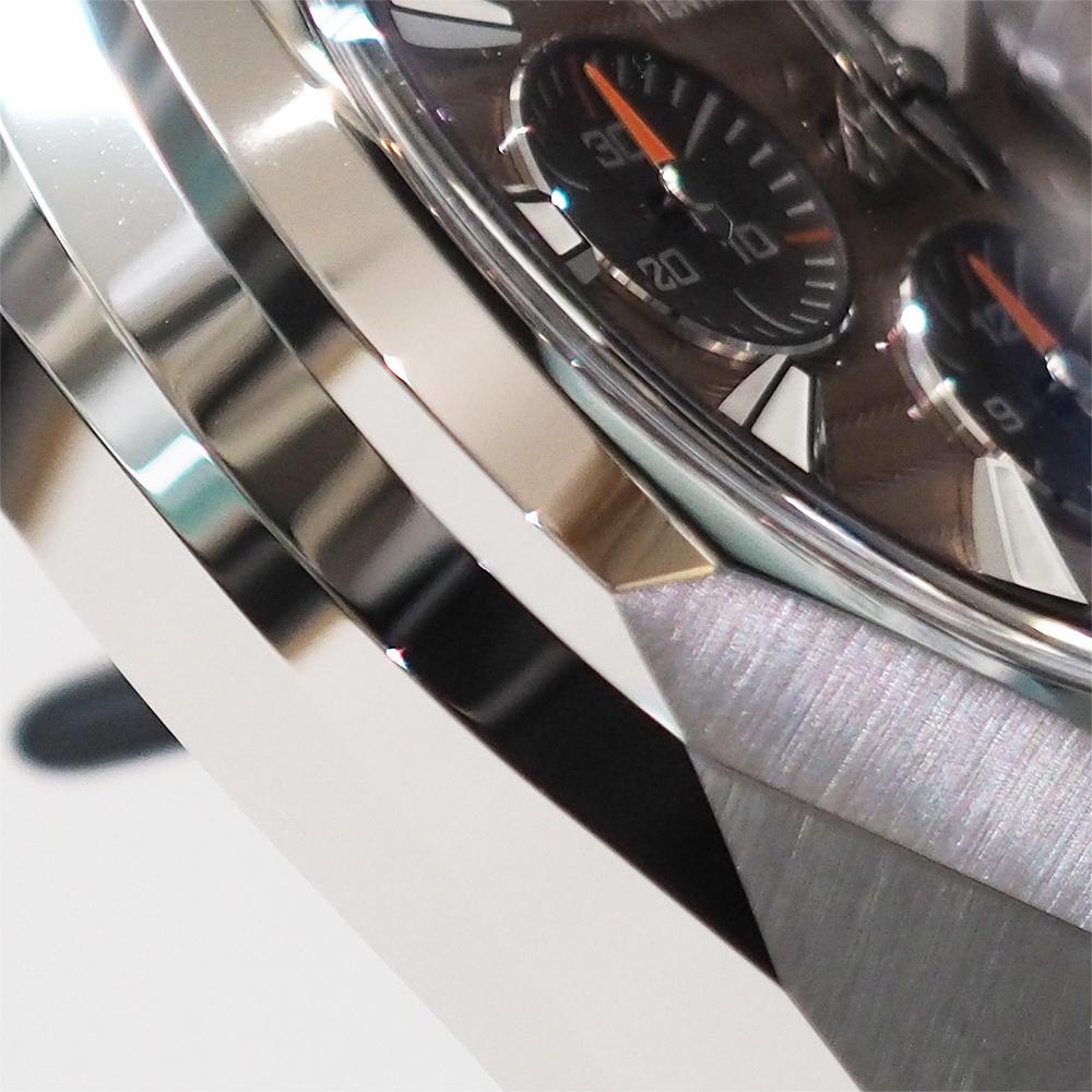 ザラツ研磨による鏡面とシャープな直線反射