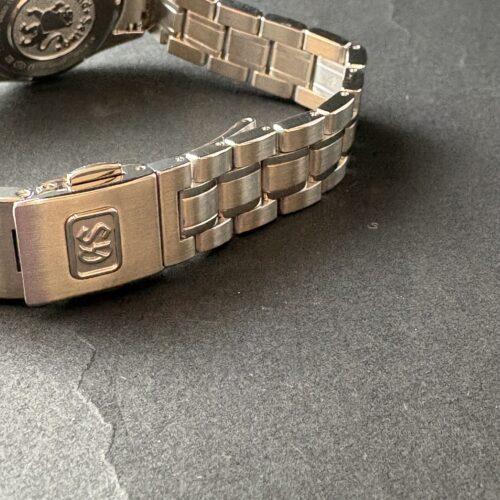 グランドセイコー STGF387のケース側面とリューズ部分