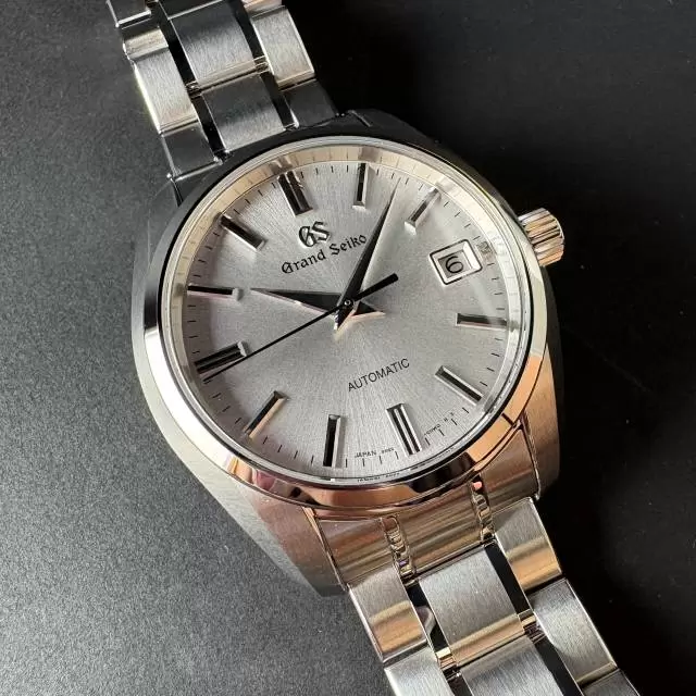 グランドセイコー SBGR315 文字盤の立体的なインデックス