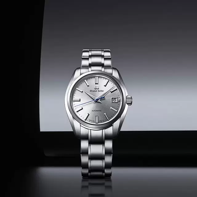 グランドセイコー SBGR315 シルバー文字盤とブルースチール針