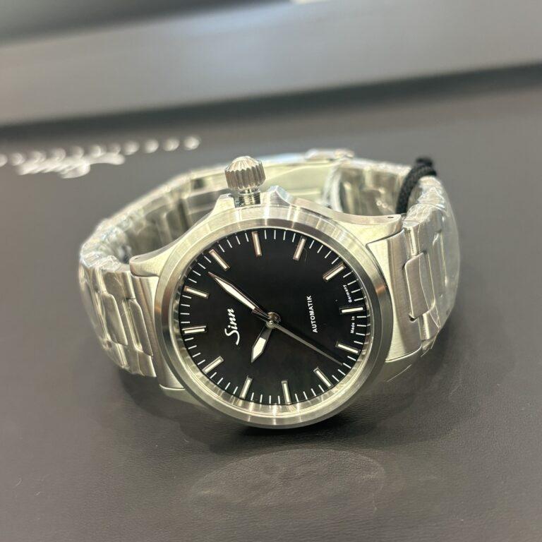 夏の光をまとう腕時計。Sinn 556 Perlmutt S.M