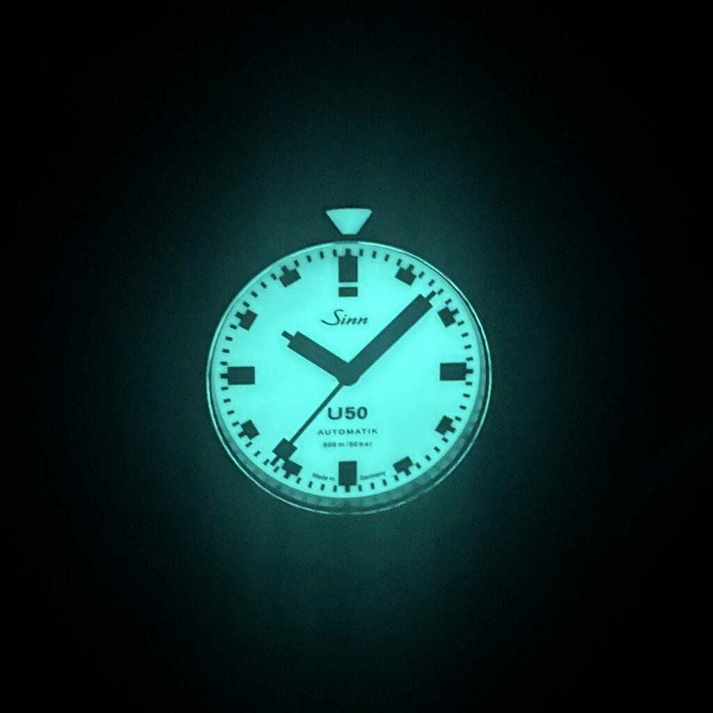 まるで海に溶け込む魔法のブラック。Sinn U50.S.Lの魅力に迫る。