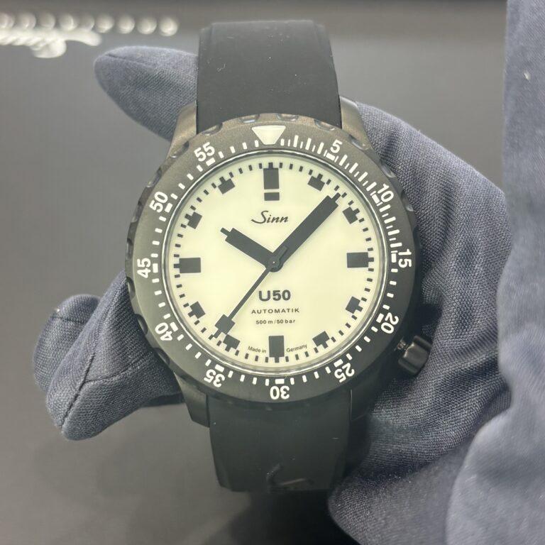 まるで海に溶け込む魔法のブラック。Sinn U50.S.Lの魅力に迫る。