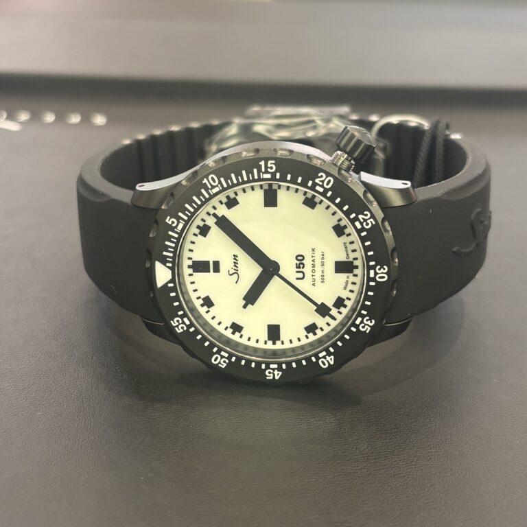 まるで海に溶け込む魔法のブラック。Sinn U50.S.Lの魅力に迫る。
