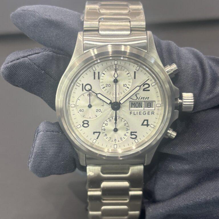 腕に自然に馴染むドイツの精密さ。356.SA.FLIEGER.3 M