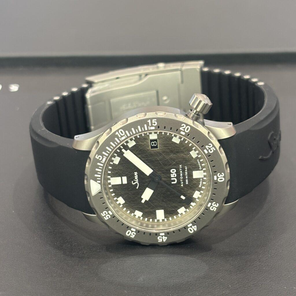 Sinn U50.DS：海に挑む者だけが纏う、深海の芸術