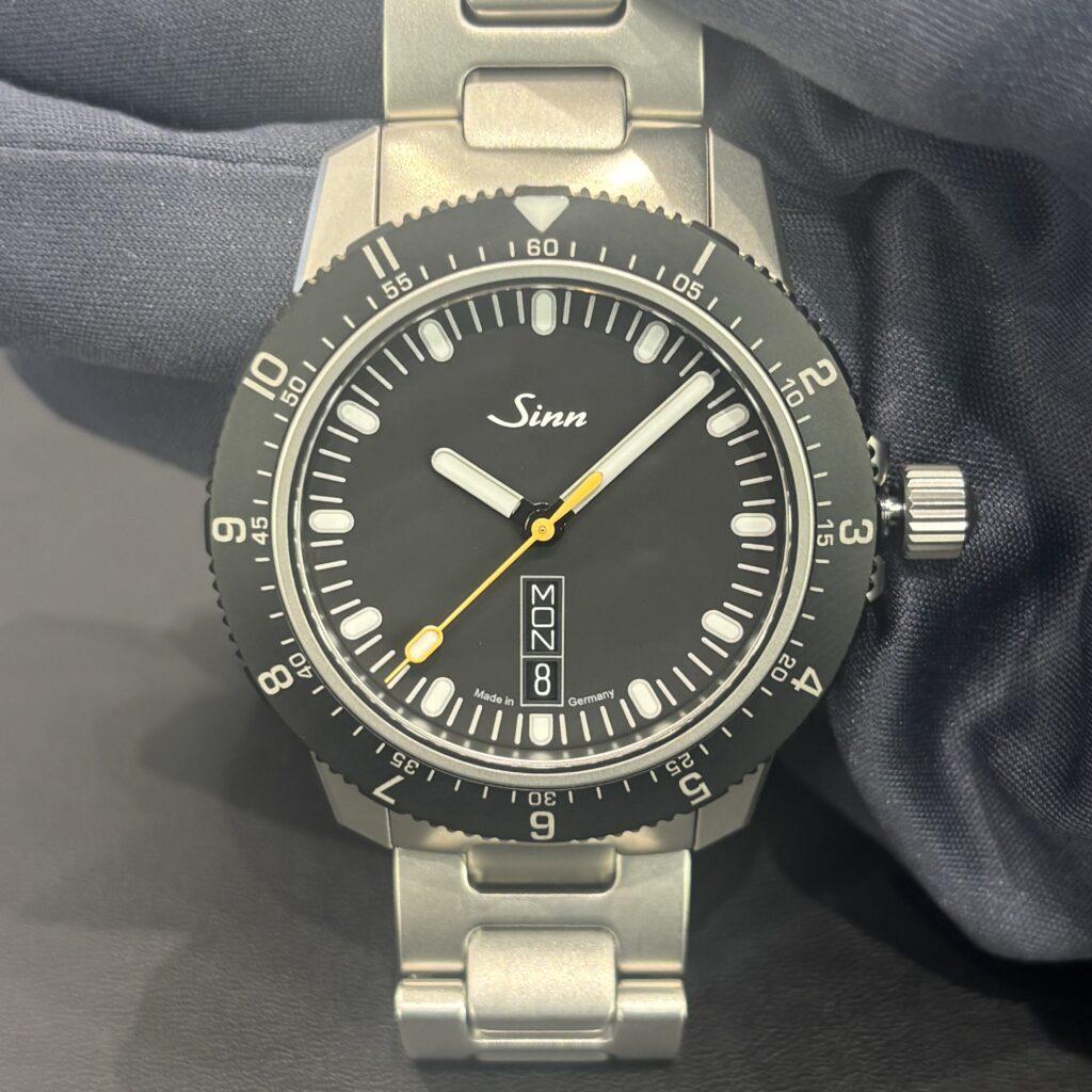 Sinn 105.ST.SA M：現代のニーズに応える、進化形ミリタリーウォッチの決定版