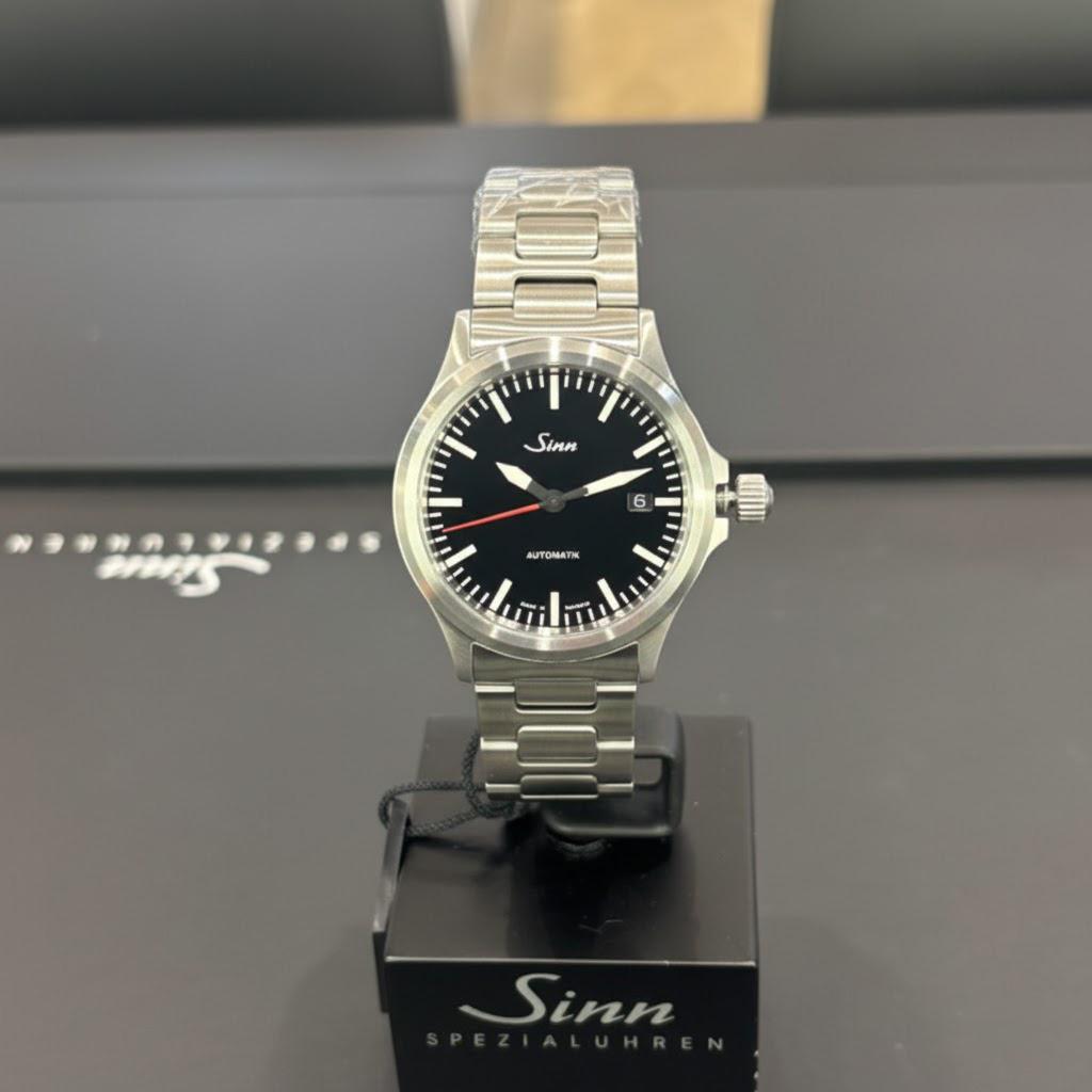 Sinn 556.I.RS.M：ファーストジンに相応しい、時計の「完璧な基本形」