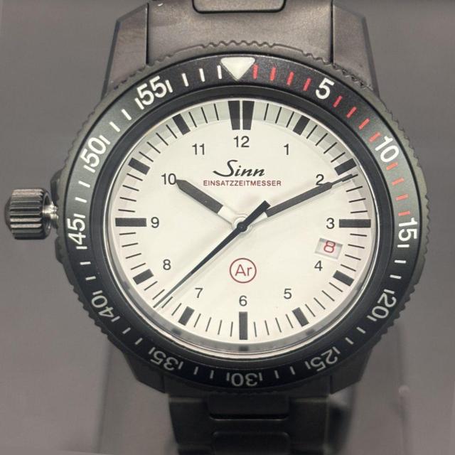 Sinn EZM 3 S W：日米限定の漆黒と純白が交差する、究極のミッションタイマー