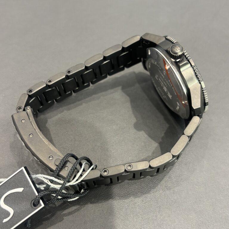 Sinn EZM 3 S W：日米限定の漆黒と純白が交差する、究極のミッションタイマー