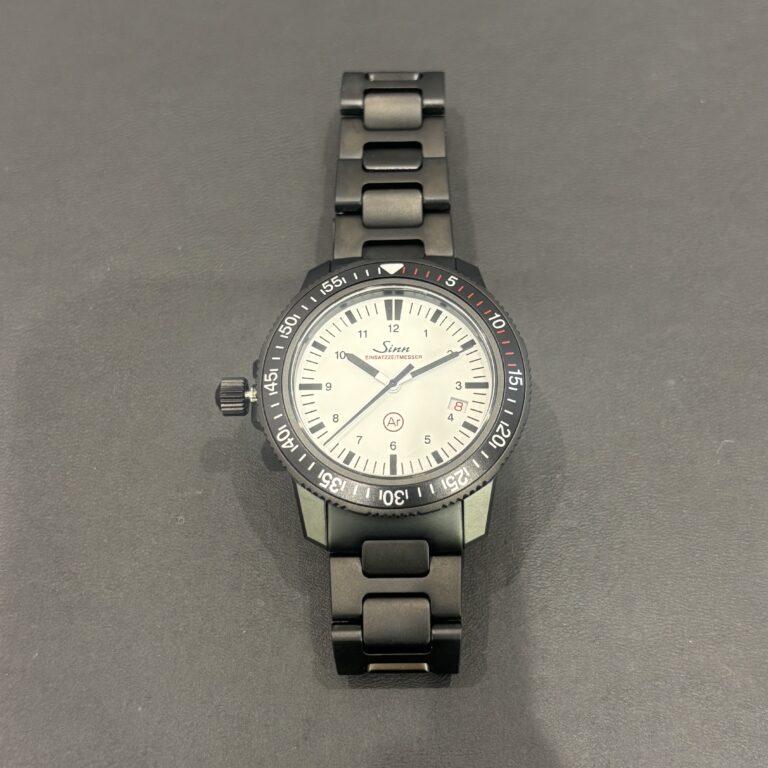 Sinn EZM 3 S W：日米限定の漆黒と純白が交差する、究極のミッションタイマー