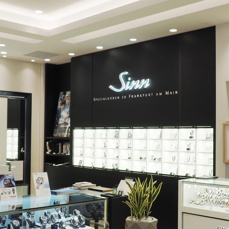 Sinn EZM 3 S W：日米限定の漆黒と純白が交差する、究極のミッションタイマー