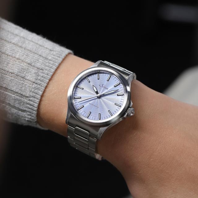 Sinn 556 Ice Blue【世界限定300本】氷の魔法とギョーシェ装飾の魅力